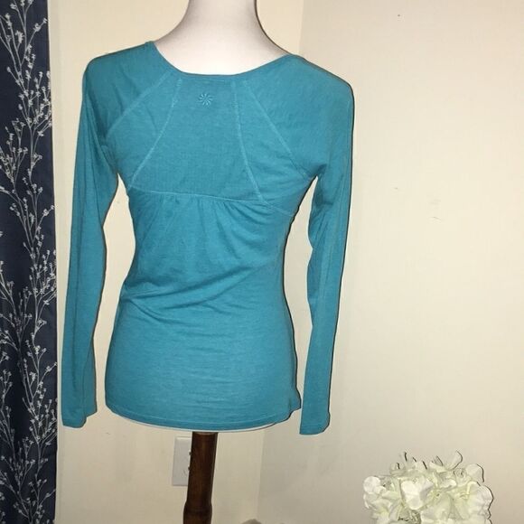 Athleta
Teal Turquoise Long Sleeve T-Shirt - Picture 3 of 8